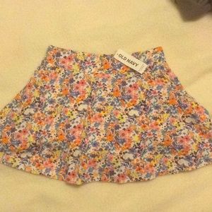 Girl's Old Navy skort and tank top.